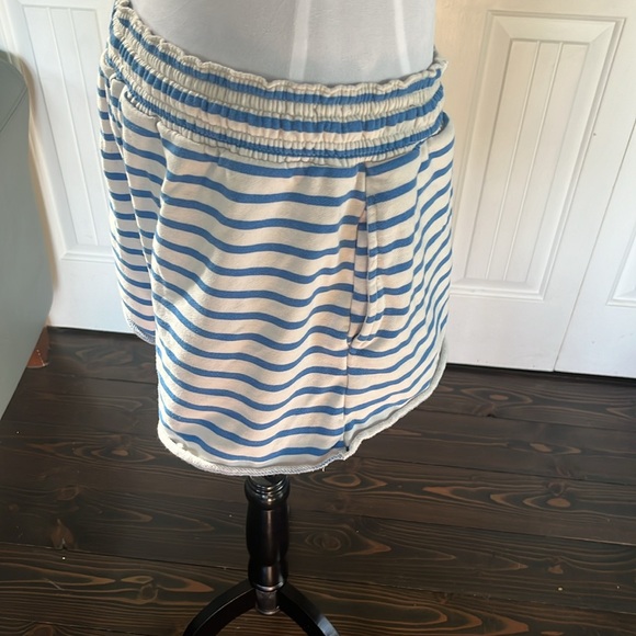 Blue and white shorts - Picture 5 of 6